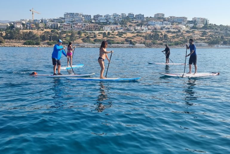 חתירת סאפ בקפריסין במסגרת טיול פרטי של קפריזה